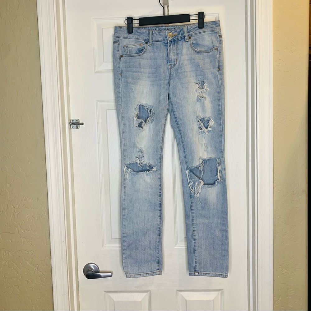 American Eagle Skinny Distressed Jeans Size 4